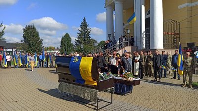 Прощання з двома бійцями: Андрієм Ситником та Сергієм Рябоволом у Прилуках на Чернігівщині Прощання з двома бійцями: Андрієм Ситником та Сергієм Рябоволом у Прилуках на Чернігівщині