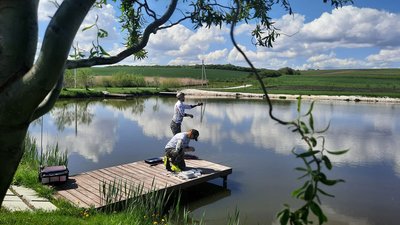 Єдина професійна рибачка на Львівщині розповіла, як риболовля стала хобі