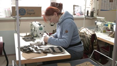 У Рівному підприємство безоплатно шиє для військових