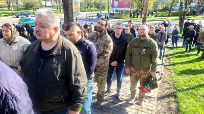 На Тернопільщині прощаються з бійцем, екснардепом Олегом Барною На Тернопільщині прощаються з бійцем, екснардепом Олегом Барною