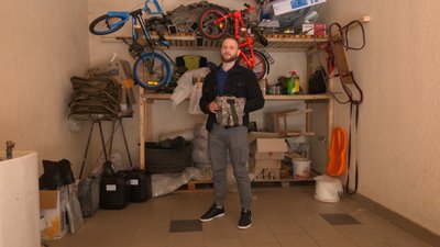 Франківський волонтер з перших днів війни допомагає військовим амуніцією Франківський волонтер з перших днів війни допомагає військовим амуніцією