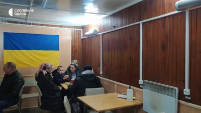 В Одесі відкрили "Пункти незламності" на кінцевих зупинках транспорту: як вони працюють В Одесі відкрили "Пункти незламності" на кінцевих зупинках транспорту: як вони працюють