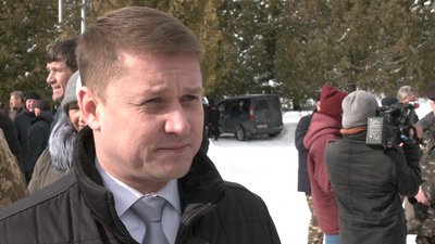 Через сніг і машини у Рівному не можуть вивезти сміття з усіх дворів Через сніг і машини у Рівному не можуть вивезти сміття з усіх дворів