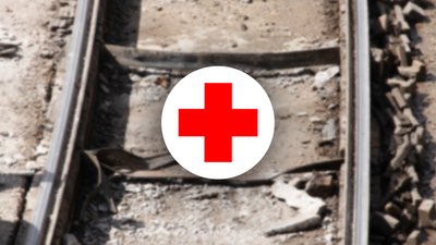 Атака на залізницю: медик зазнав травм, коли відбувся повторний удар