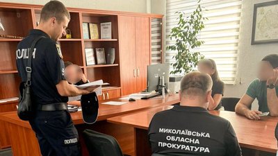 Правоохоронці під час обшуків у працівників міськради у Миколаєві
