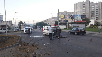 На виїзді зі Львова зіткнулися два авто, двоє людей госпіталізовані На виїзді зі Львова зіткнулися два авто, двоє людей госпіталізовані