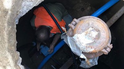 До зруйнованого російською ракетою будинку в Умані проклали водопровід До зруйнованого російською ракетою будинку в Умані проклали водопровід