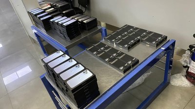Чотири валізи зі смартфонами Apple на 7 млн грн виявили в аеропорту "Одеса"