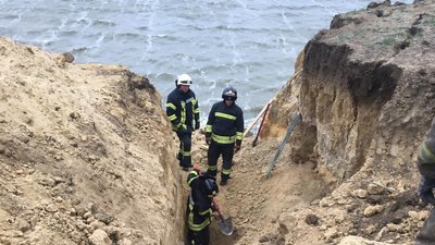 Двоє людей загинуло на березі Хиджибейського лиману через зсув ґрунту 1 Двоє людей загинуло на березі Хиджибейського лиману через зсув ґрунту 1