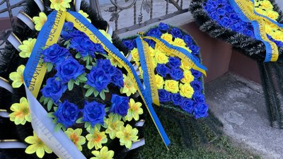 У Херсоні попрощались із загиблим військовим з Антоном Ігошиним У Херсоні попрощались із загиблим військовим з Антоном Ігошиним