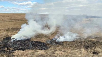На Рівненщині від опіків помер чоловік, який спалював сухостій