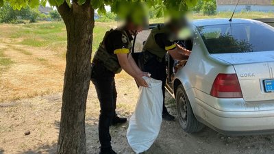 Поліцейські Бериславського райвідділу Херсонщини привезли гуманітарну допомогу до Осокорівки