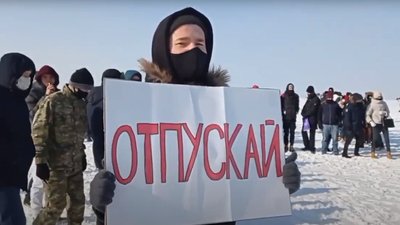 Від Москви до Камчатки. В Росїї — масові мітинги на підтримку Навального, його дружину затримали