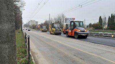 У Тернополі завершили вкладати асфальт на вулиці Тарнавського У Тернополі завершили вкладати асфальт на вулиці Тарнавського