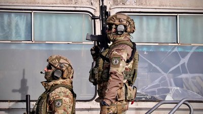 Знешкодили терористів та звільнили заручників - у Херсоні поліція провела навчання Знешкодили терористів та звільнили заручників - у Херсоні поліція провела навчання
