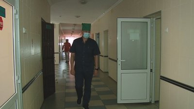 "На роботі забуваєш про проблеми": у полтавській лікарні працює хірург із Луганщини Євген Петренко