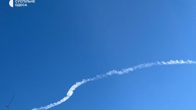 Слід від збиття в небі над Одесою, збиття дронів
