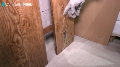 "Воскресив" сотні ікон: рівненський реставратор розповів про тонкощі роботи