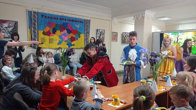 Пів тисячі книжок для переселенців: в Тернополі організували акцію Пів тисячі книжок для переселенців: в Тернополі організували акцію