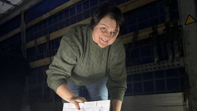 "Чужі стають рідними". Як мати захисника України стала волонтеркою "Чужі стають рідними". Як мати захисника України стала волонтеркою
