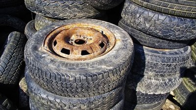 Шини у Херсоні: що робити із викопаними небезпечними відходами Шини у Херсоні: що робити із викопаними небезпечними відходами
