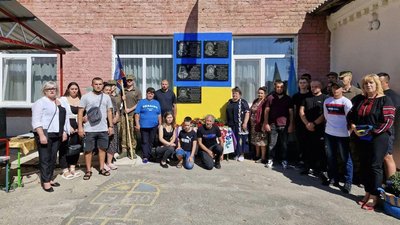 У громаді на Кіровоградщині відкрили меморіальні дошки десятьом захисникам У громаді на Кіровоградщині відкрили меморіальні дошки десятьом захисникам
