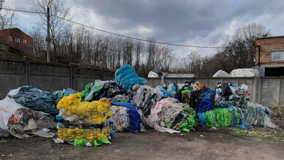 Переробляють сміття та роблять паливо. Релоковане підприємство з Харкова відновлює потужності у Чернівцях Переробляють сміття та роблять паливо. Релоковане підприємство з Харкова відновлює потужності у Чернівцях