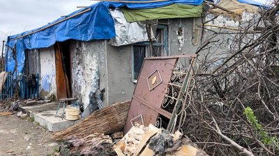 У Посад-Покровському, що на Херсонщині, встановлюють модульні будинки У Посад-Покровському, що на Херсонщині, встановлюють модульні будинки