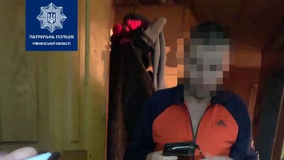 Я тобі не тато: у Рівному 9-річну дівчинку цілу ніч не пускали додому Я тобі не тато: у Рівному 9-річну дівчинку цілу ніч не пускали додому