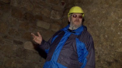 Підземелля палацу показав завідувач сектору державного історико-культурного заповідника "Межибіж" Віктор Вєтров. Підземелля палацу показав завідувач сектору державного історико-культурного заповідника "Межибіж" Віктор Вєтров.