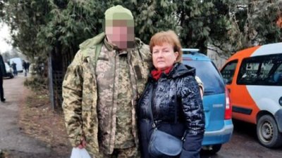 "Обіцяє повернутися з перемогою": лучанка розповіла про сина, який пішов добровольцем у військо "Обіцяє повернутися з перемогою": лучанка розповіла про сина, який пішов добровольцем у військо