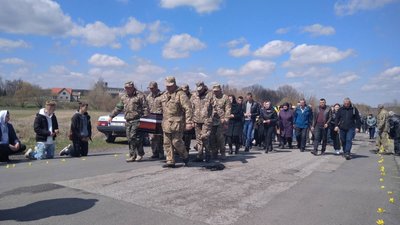 На Тернопільщині зустріли тіло загиблого бійця Михайла Польового На Тернопільщині зустріли тіло загиблого бійця Михайла Польового