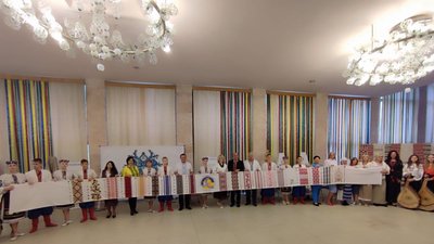 "Цвіт вишиванки": у Житомирі вишиватимуть міжнародний рушник єднання "Цвіт вишиванки": у Житомирі вишиватимуть міжнародний рушник єднання