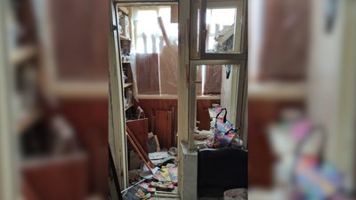 Так виглядав балкон у квартирі після обстрілу Так виглядав балкон у квартирі після обстрілу