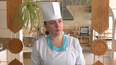 "І в другій годині ночі приходили": як в умовах відключень світла кухарі готують сніданки та обіди для школярів Луцька — Марія Ключук "І в другій годині ночі приходили": як в умовах відключень світла кухарі готують сніданки та обіди для школярів Луцька — Марія Ключук