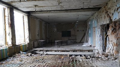 Зруйнована школа у Мосьпановому, квітень 2023 року. Фото: Олександра Новосел/Суспільне Харків Зруйнована школа у Мосьпановому, квітень 2023 року. Фото: Олександра Новосел/Суспільне Харків