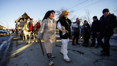 "Маланка була і за союзу, і в пандемію". Репортаж з наймасштабнішої на Буковині переберії "Маланка була і за союзу, і в пандемію". Репортаж з наймасштабнішої на Буковині переберії