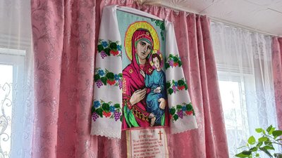"Обираю веселі кольори": пенсіонерка із Житомирщини вишиває рушники та одяг і допомагає ЗСУ "Обираю веселі кольори": пенсіонерка із Житомирщини вишиває рушники та одяг і допомагає ЗСУ