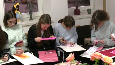 Арттерапія: у Рівному діти створювали книгу власного імені Арттерапія: у Рівному діти створювали книгу власного імені
