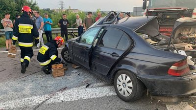 Біля Рівного зіткнулись вантажівка й легковик. Пасажирка BMW загинула Біля Рівного зіткнулись вантажівка й легковик. Пасажирка BMW загинула