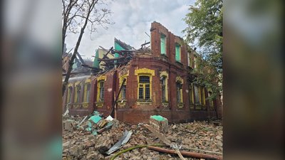 Столітня історична будівля. Російська авіабомба знищила «Друкарський двір» у Слов'янську