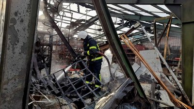 Обстріли з боку російських військ. Рятувальники Миколаївщини за добу загасили дві пожежі Обстріли з боку російських військ. Рятувальники Миколаївщини за добу загасили дві пожежі