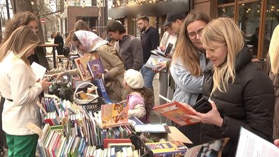 У Херсоні на благодійному книжковому ярмарку збирали кошти для дітей-сиріт У Херсоні на благодійному книжковому ярмарку збирали кошти для дітей-сиріт