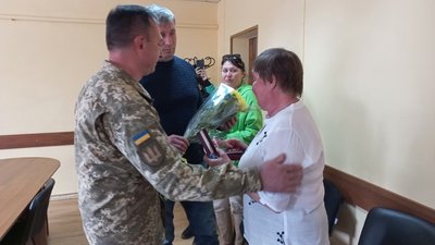 Матері загиблого воїна Артура Стецика з Полтавщини передали орден Матері загиблого воїна Артура Стецика з Полтавщини передали орден