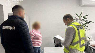 Правоохоронці повідомили про підозру посадовиці управління освіти Дніпровської РДА Києва