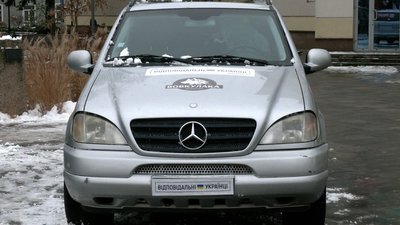 "Бандерівський єнот" на службі в ЗСУ: благодійники з Рівного передали автівки на фронт "Бандерівський єнот" на службі в ЗСУ: благодійники з Рівного передали автівки на фронт