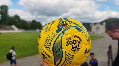 На Тернопільщині відбувся сьомий благодійний футбольний матч на підтримку ЗСУ На Тернопільщині відбувся сьомий благодійний футбольний матч на підтримку ЗСУ