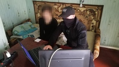 На Луганщині на спробі продати шпигунську програму затримали хакера На Луганщині на спробі продати шпигунську програму затримали хакера