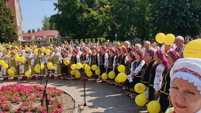 На Кіровоградщині встановили рекорд з наймасовішого виконання Гімну України На Кіровоградщині встановили рекорд з наймасовішого виконання Гімну України