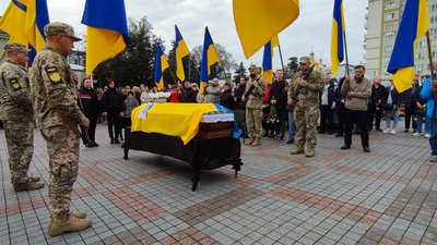 У Рівному попрощалися з солдатом Іваном Довбенком У Рівному попрощалися з солдатом Іваном Довбенком